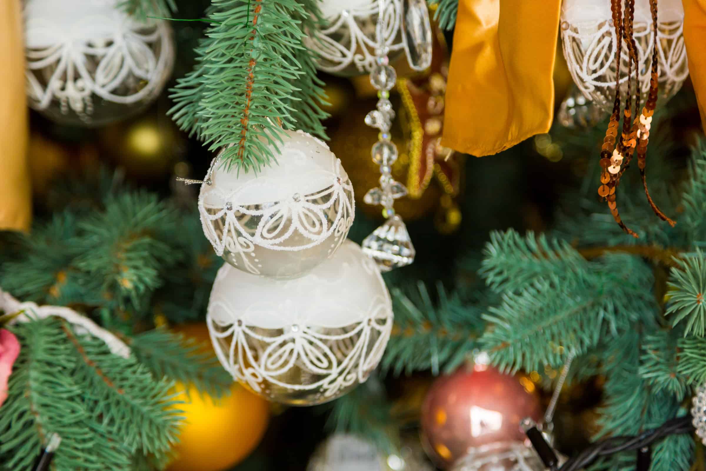 The toys that hang on the tree. Ornaments on the tree